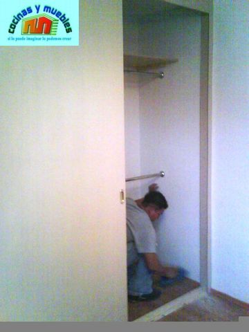 closets economico en melamina llama al 42119803
www.cocinasymuebles.com